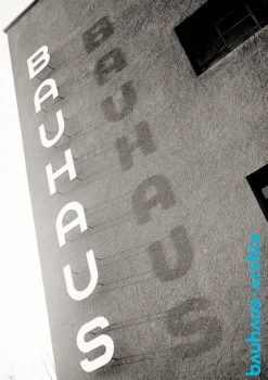 poster schriftzug am bauhaus dessau